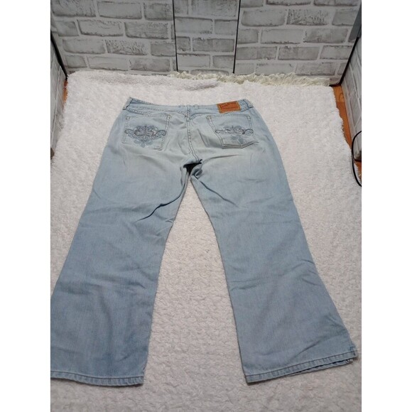 Lucky Brand by Gene Montesano Women's 10/30 Crop Blue Light Denim Jeans - Picture 3 of 15